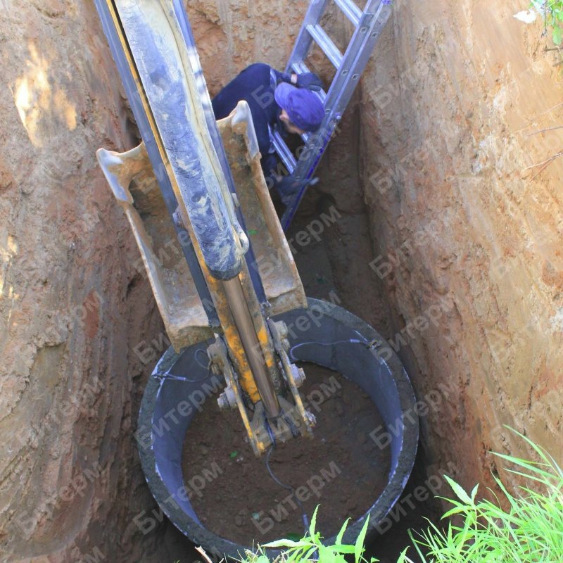 Установка бетонных колец для канализации дома 22