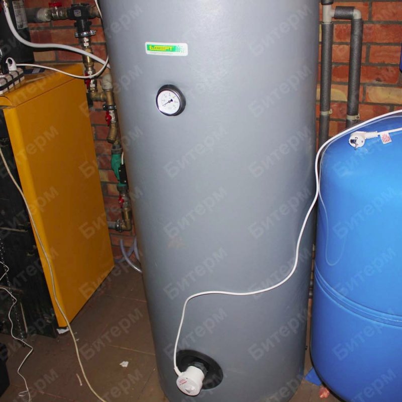 Система отопления с чугунным твердотопливным котлом и комбинированным бойлером  45