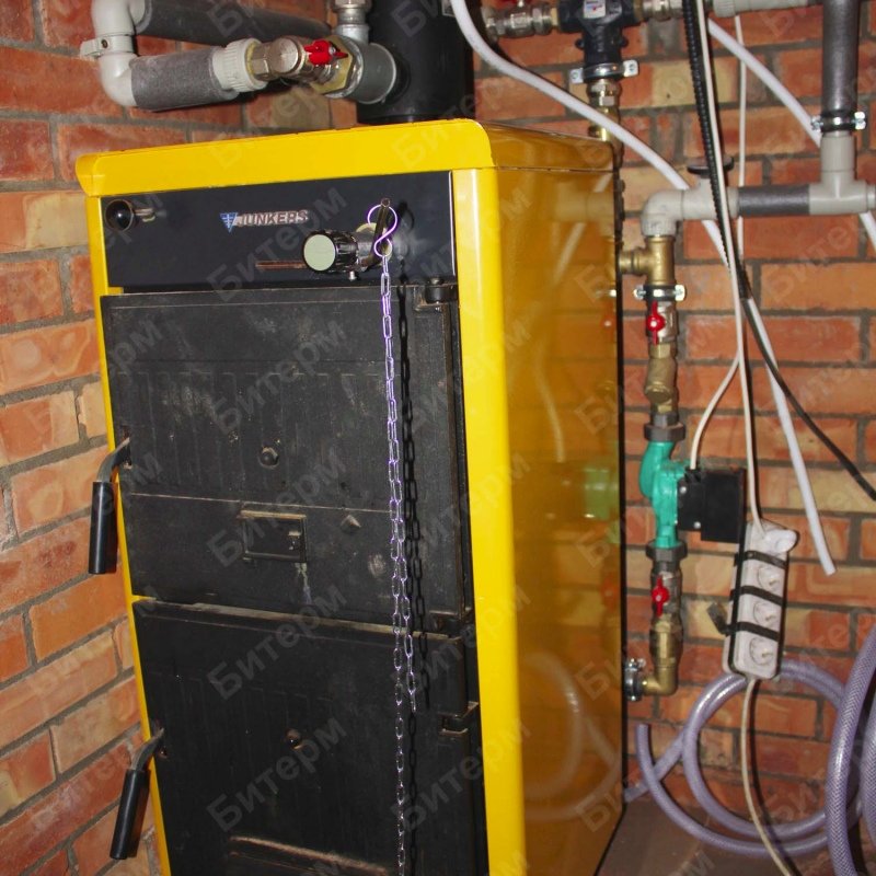 Отопительный котел на твердых видах топлива в топочной частного дома 48