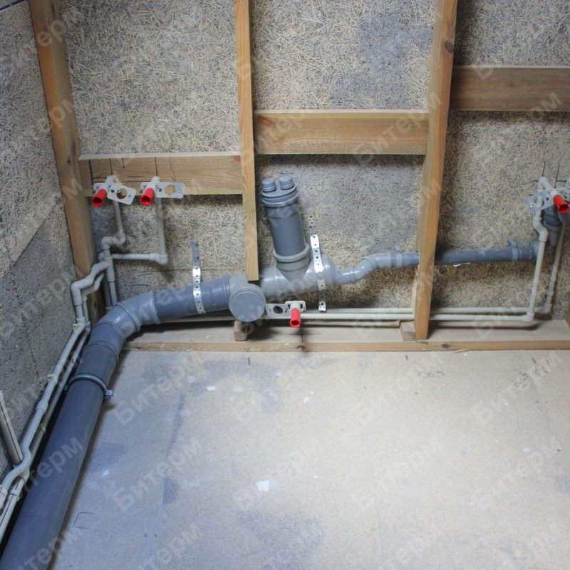 Монтаж полипропиленовых трубопроводов в санузле дома 23-razvodka-trub