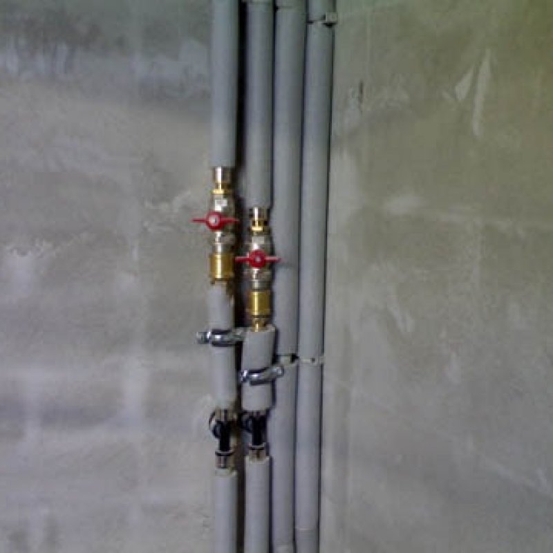 Монтаж стояков системы отопления загородного дома 28