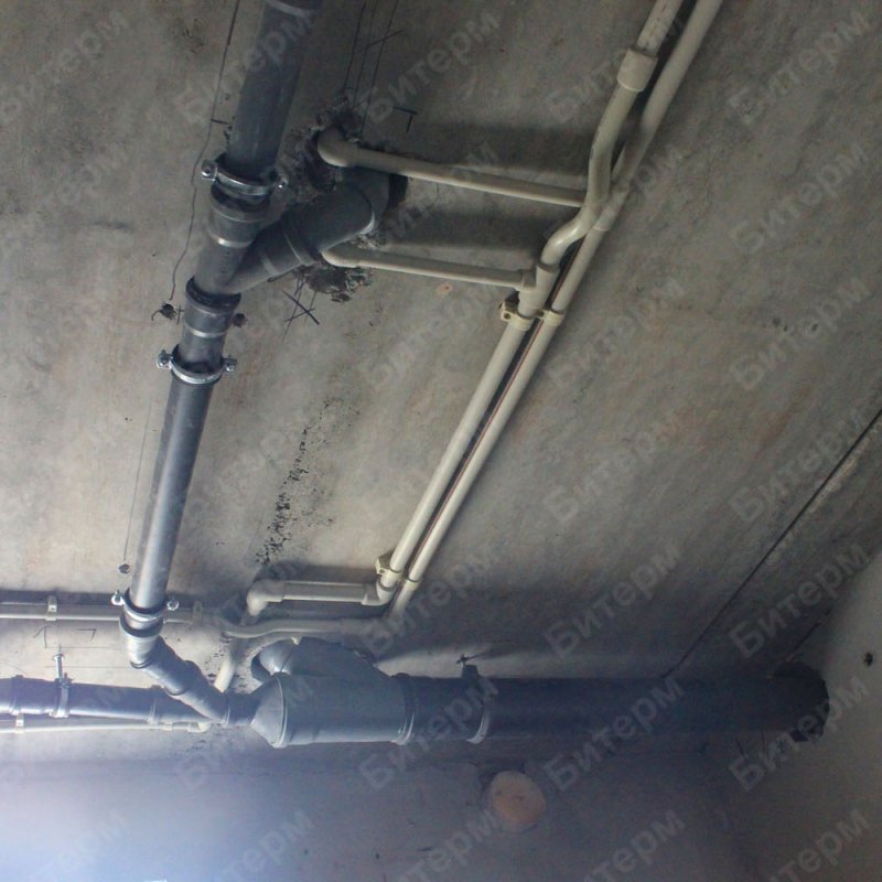 Прокладка труб под потолком 28-voda-i-kanalizacia