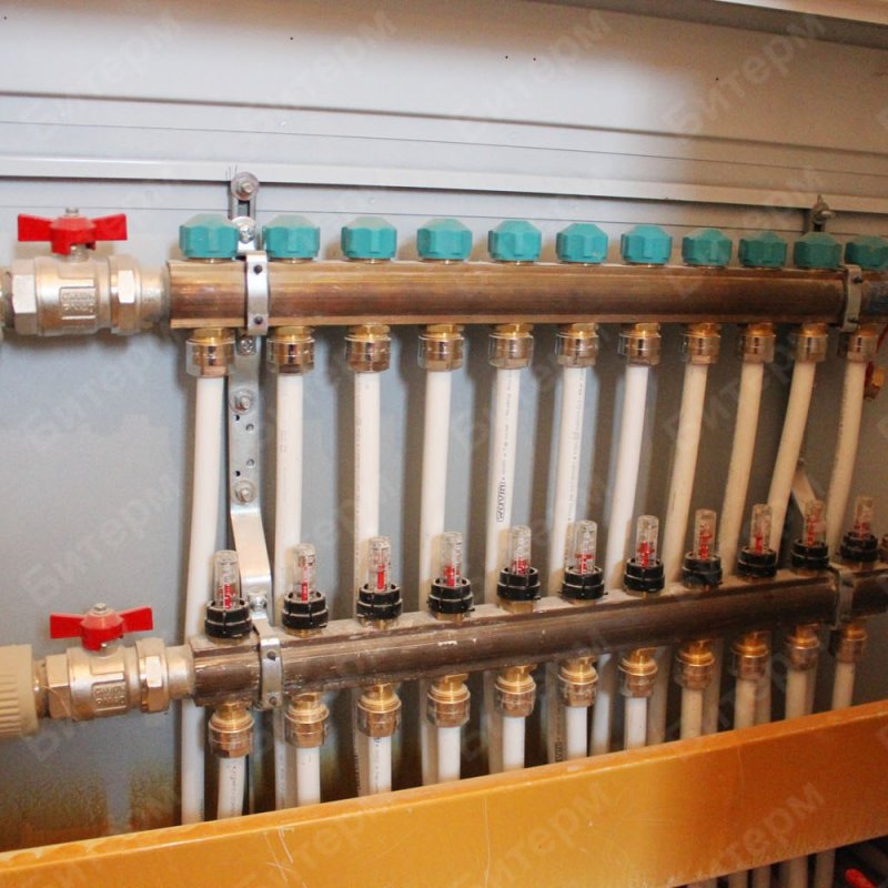 Монтаж водяных теплых полов в коттедже 9-kollektor