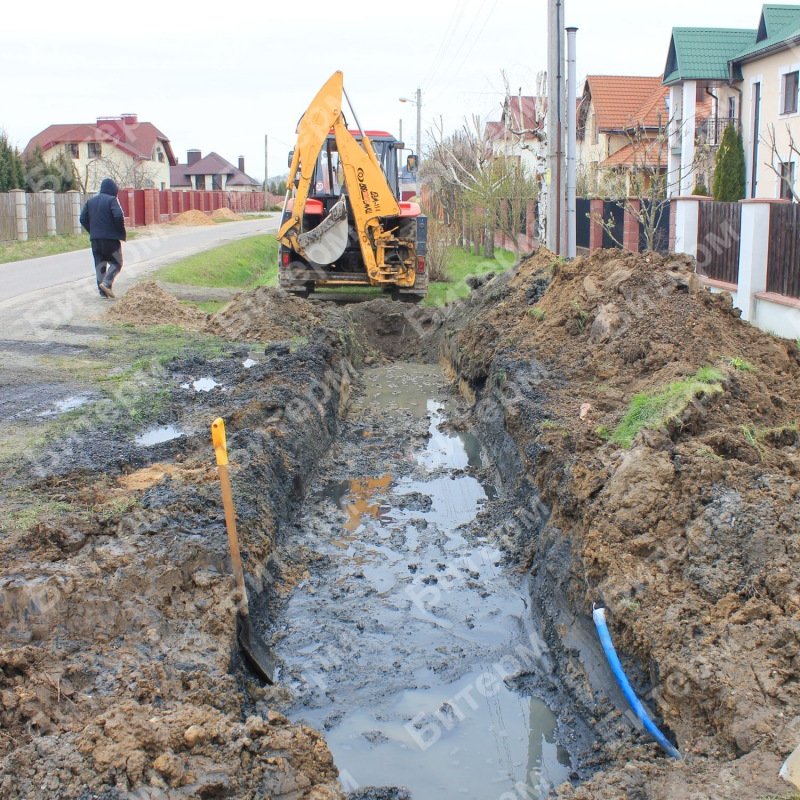 Копка траншеи для монтажа нового дренажа 9-kopka-transhei