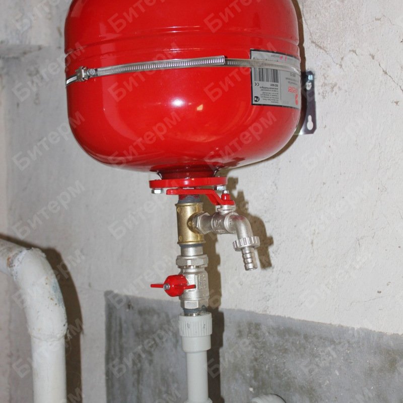 Монтаж бака в топочной 9