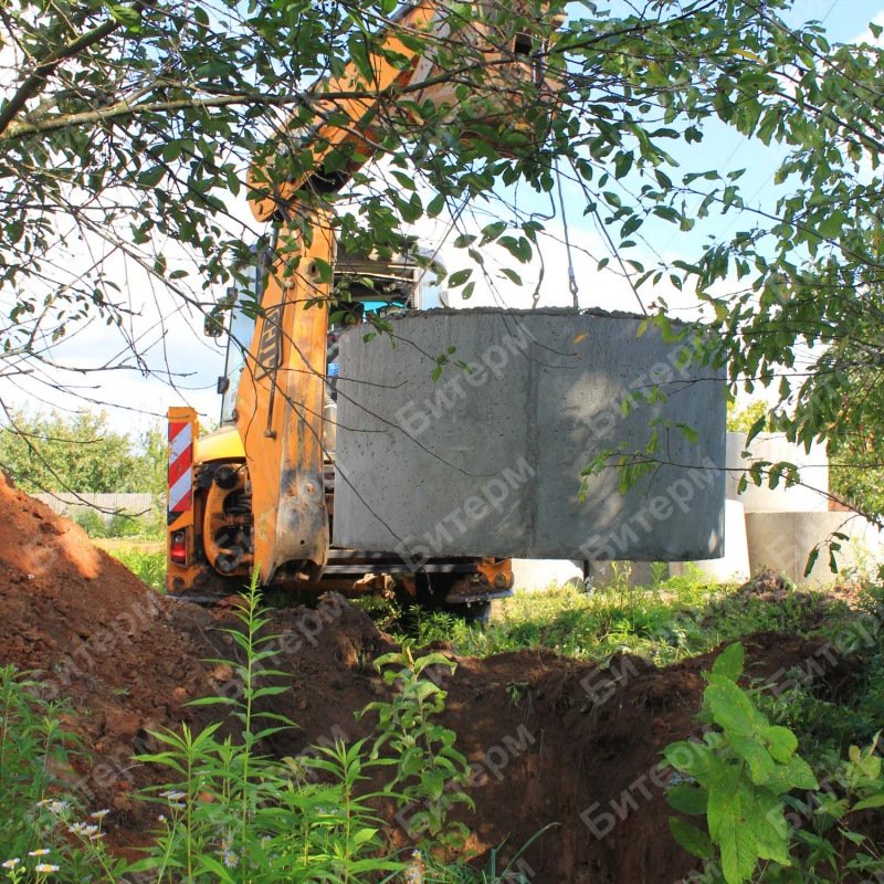 Установка бетонных колец для канализации дома 21