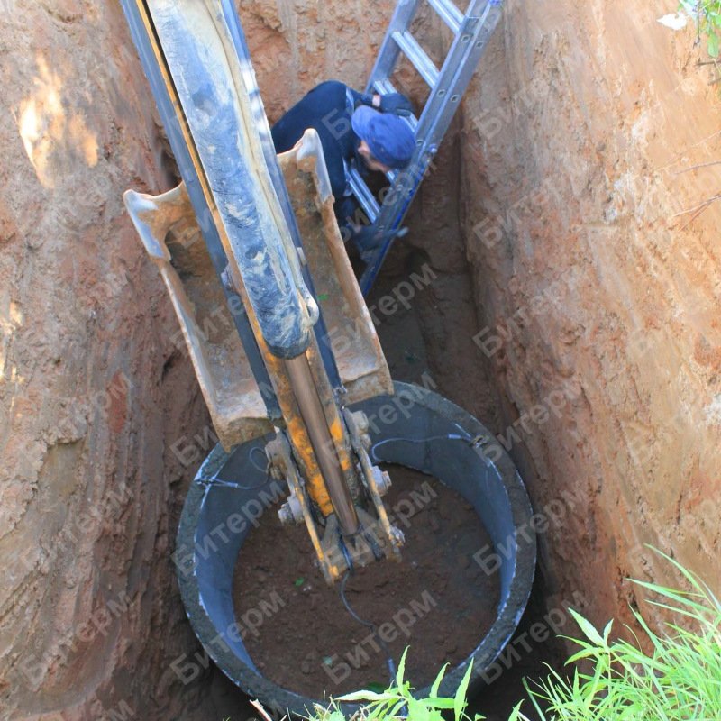 Готовая яма для системы канализации дома 22