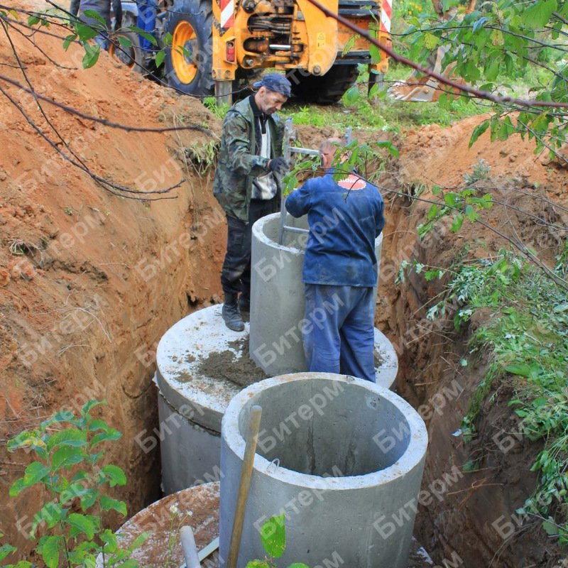 Монтаж второго канализационного колодца 32